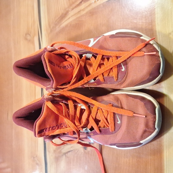 Mens red Nike basketball shoes size 8.5 - Picture 2 of 5